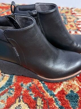 Dr. Scholl's Black Leather Wedge Ankle Booties with Side Zip